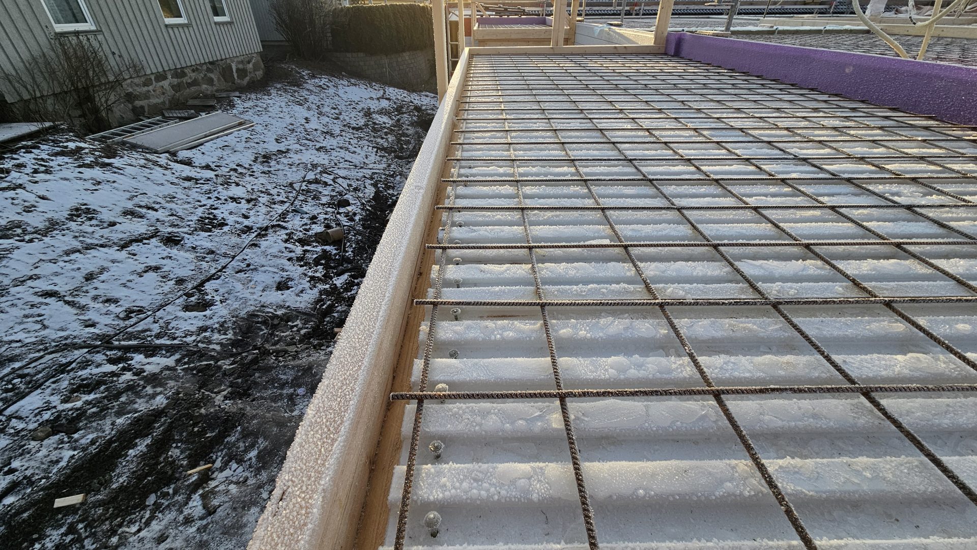 Detalj av armering og forskaling ved dekke