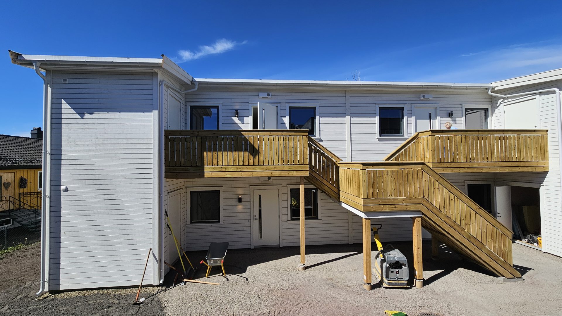 Ferdig fasade og terrasse